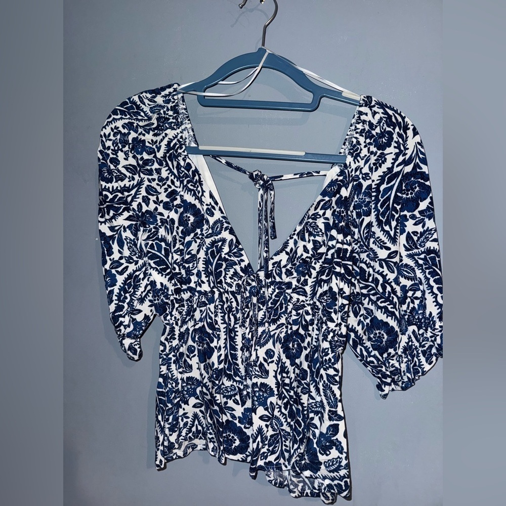 Miami for Francesca’s Navy and White Floral Blouse, NWT